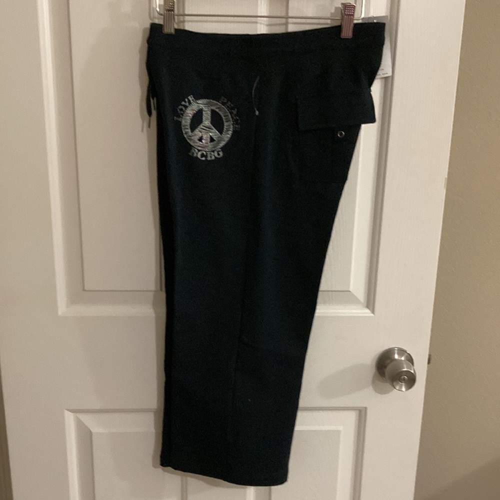 BCBGMAXAZRIA black crop pants size large Relaxed fit adjustable waist 2 pockets